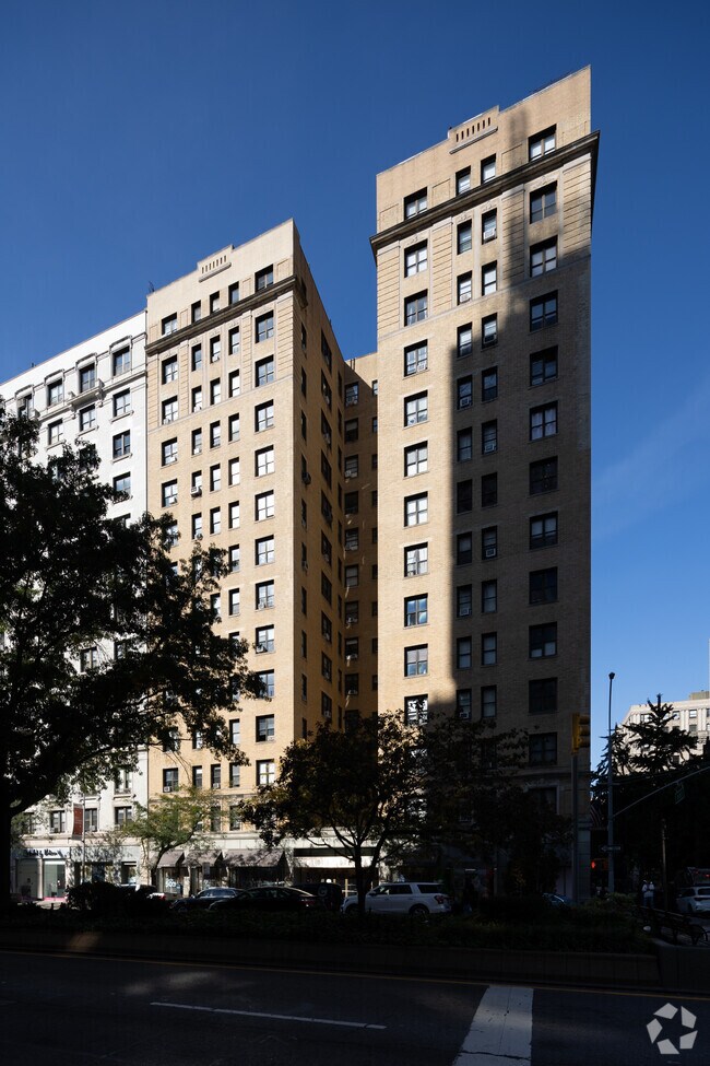 Building Photo - 2333 Broadway