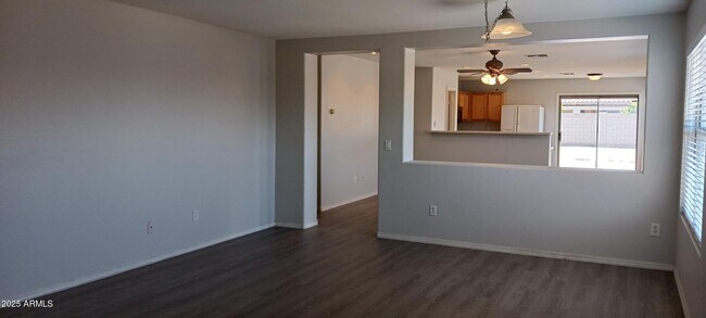 Foto del edificio - 4803 N 92nd Ln