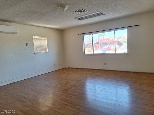 Foto del edificio - 6439 Lori Ct