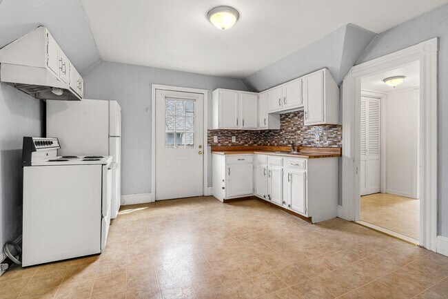 Cocina (Salida de emergencia) - 216 Jewett St