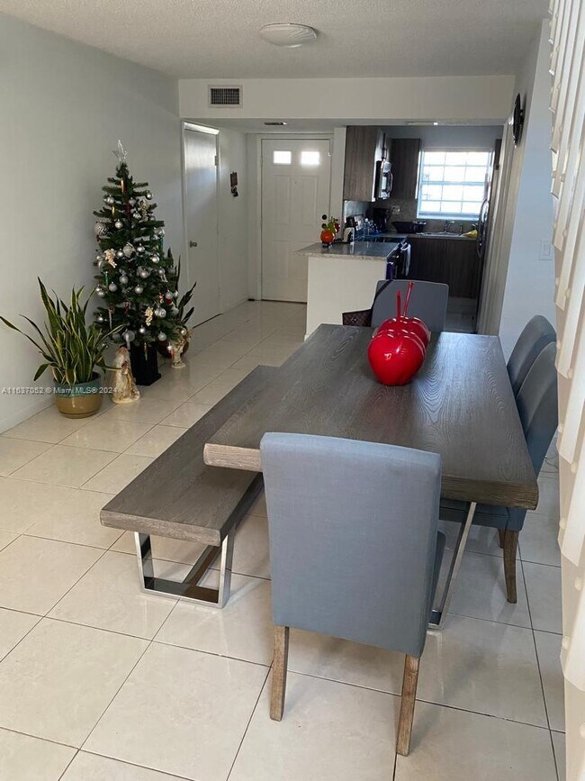 Foto del edificio - 5251 SW 121st Ave