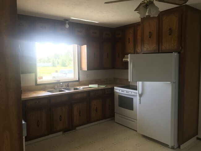 Photo du bâtiment - 10348 E Bypass Rd
