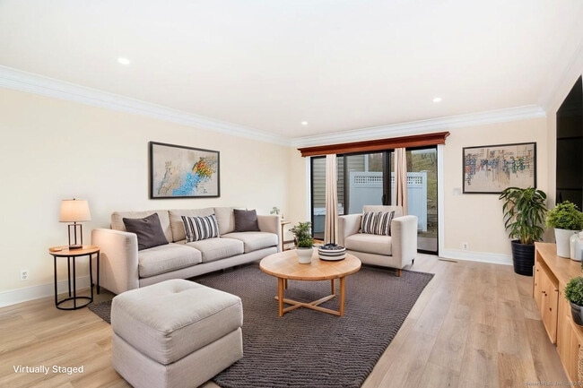 Foto del edificio - 13 Lawson Ln