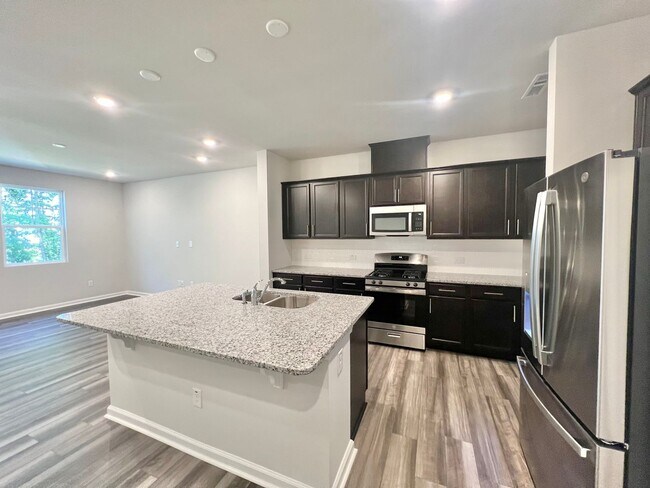 Foto del edificio - Newly Built 3BD, 2.5BA Raleigh Townhome in...