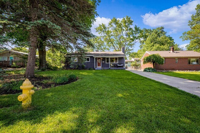 Foto del edificio - Fully Furnished! Stunning UA Ranch with 3 ...
