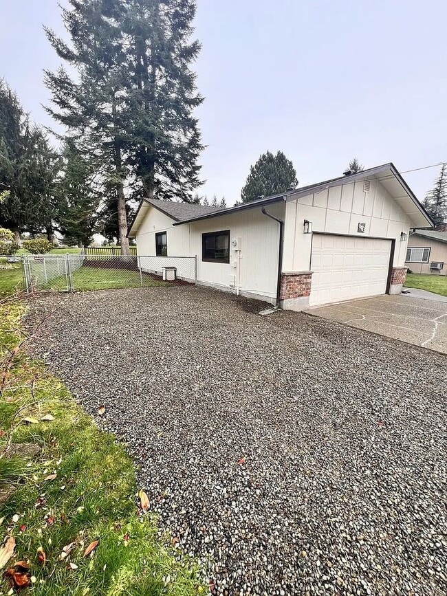 Building Photo - Rambler Golf Course View 3bd 2bath Avail. March 6th