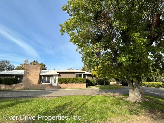 Building Photo - 3 br, 3 bath House - 1161 WN Bear Creek Drive