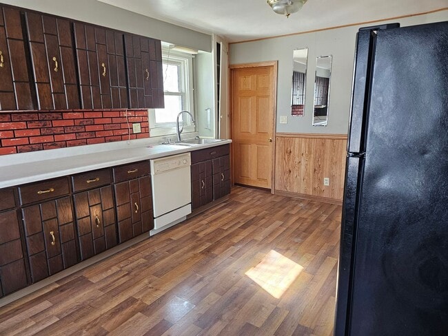 Building Photo - Triplex Main