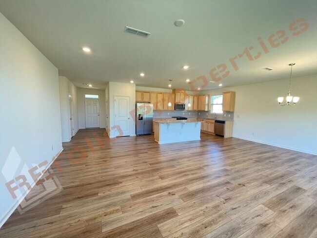 Foto del edificio - Beautiful 4 Bedroom 2 Bathroom Ranch House...