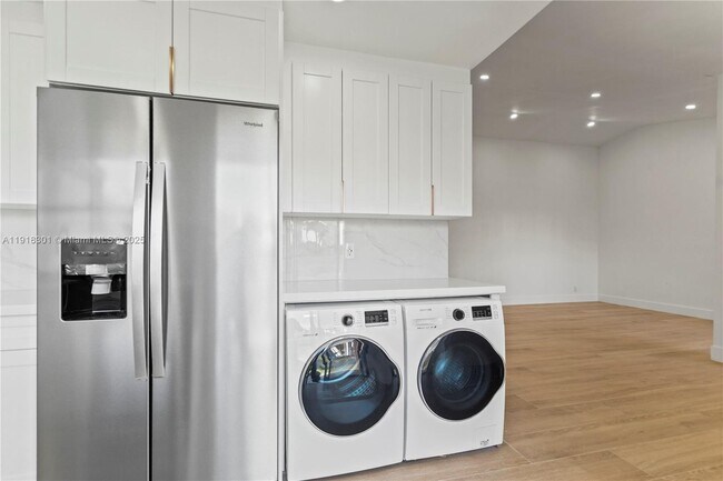 Foto del edificio - 6225 NW 171st St