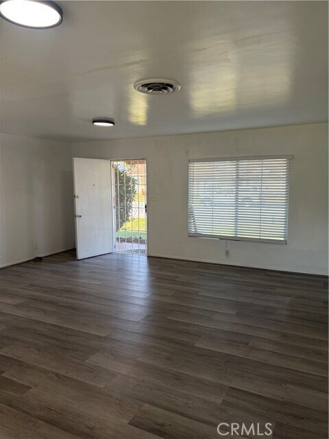 Foto del edificio - 17273 Seville Ave