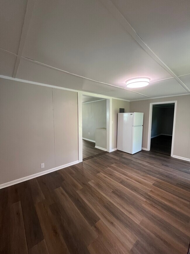 Building Photo - 239 Thorn Dr