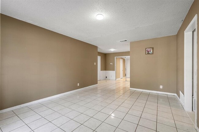 Foto del edificio - 9407 N Creek Dr