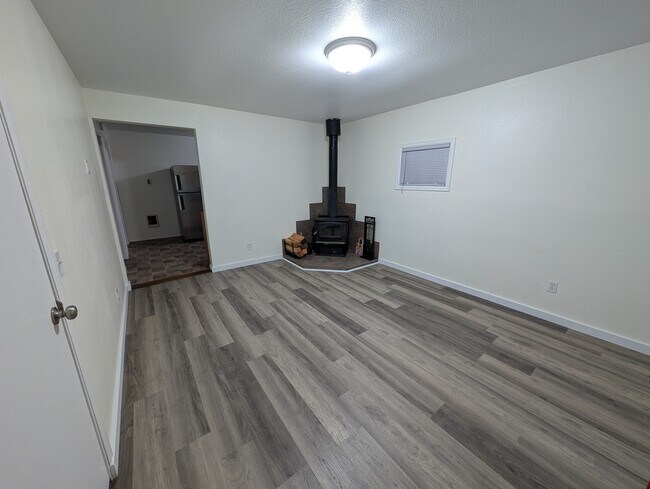 Foto del edificio - 2 Bed/1 Bath House - 5 min to Lakewood Towne Cntr w/ fenced back