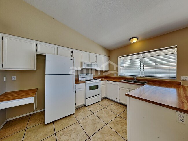 Foto del edificio - 9509 W Echo Ln