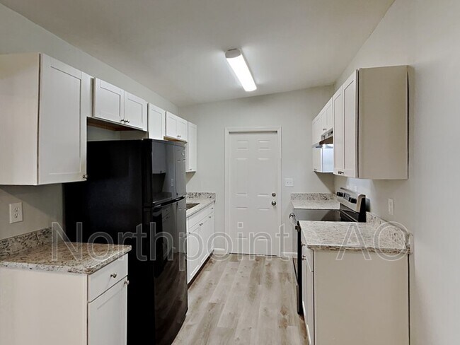 Foto del edificio - 5205 Keystone Dr N