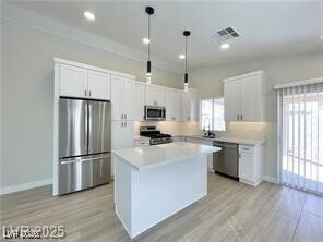 Foto del edificio - 8456 W Gilmore Ave