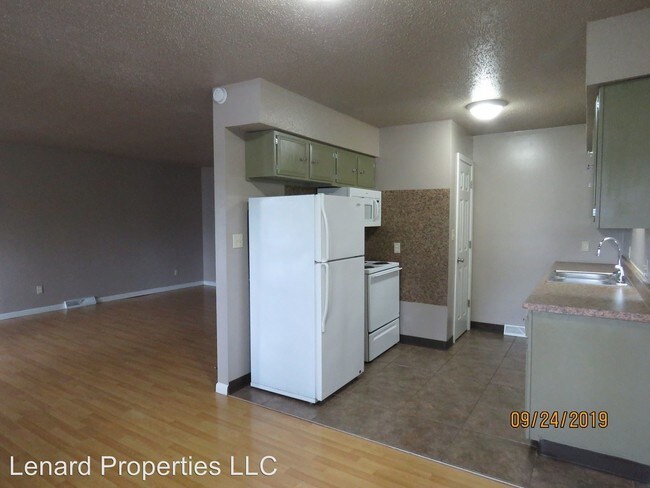 Foto del edificio - 103 W McConnell St