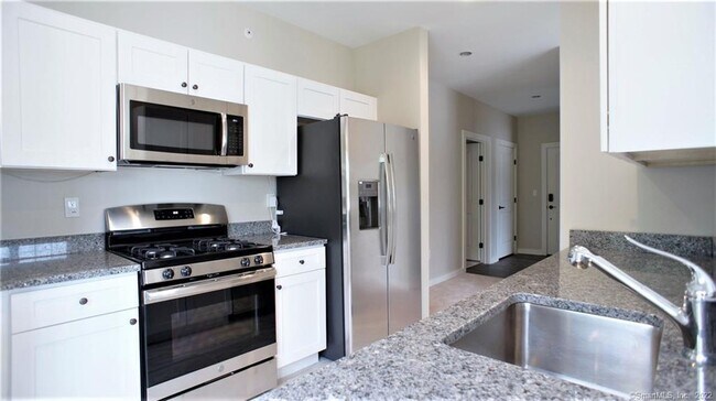 Foto del edificio - 100 Richards Ave