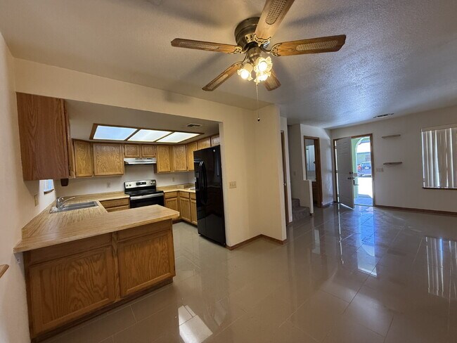 Foto del edificio - 2 bed 2.5 bath great location BHCRENT.COM to schedule a viewing