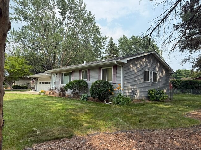 Building Photo - 1916 Turquoise Trl