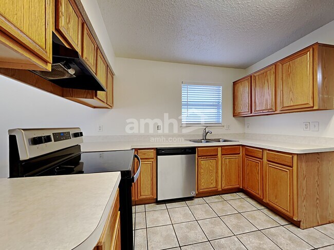 Foto del edificio - 816 Meadowlark Dr