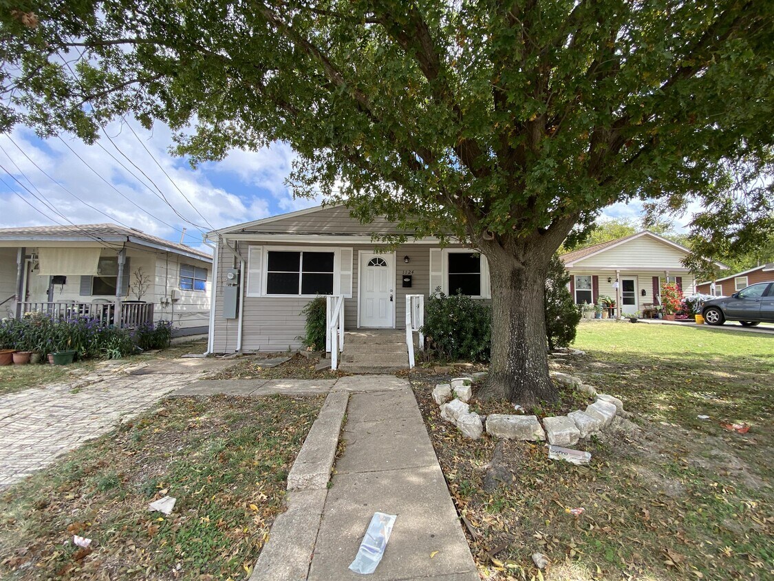 Photo - 1124 F Avenue (Plano, TX)