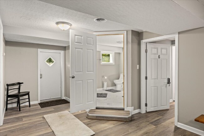 Foto del edificio - 350 Hill Park Dr