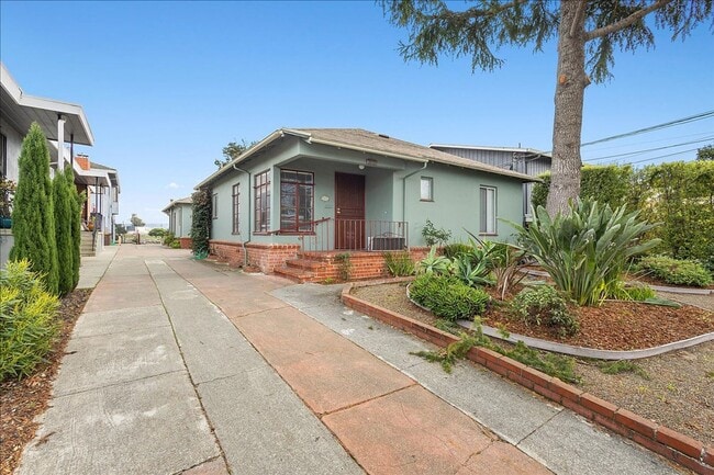 Building Photo - 3313 Fernside Blvd