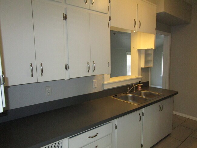 Foto del edificio - (2) Bed/(1) Bath + Study Avail NOW! Close to Core Norman and OU!