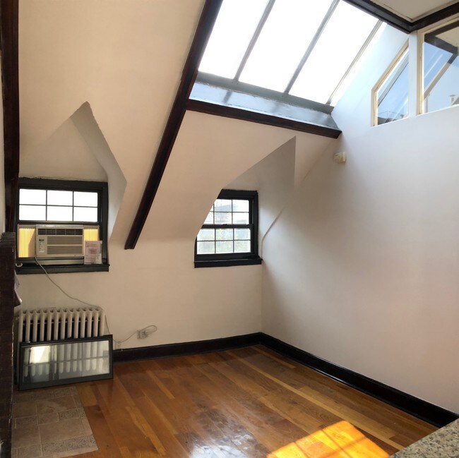 Building Photo - 396 Bleecker Street