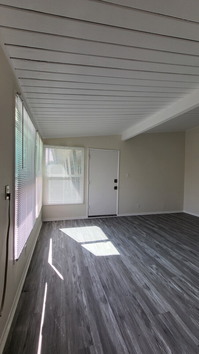 Building Photo - 11903 Vanowen St