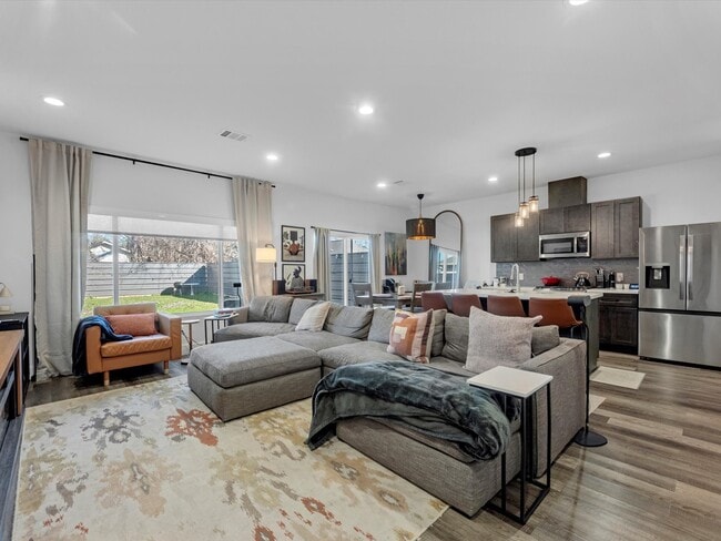 Building Photo - 2222 Wavell St