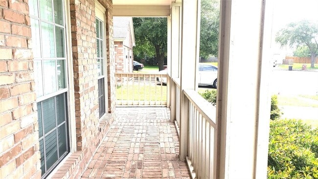 Building Photo - 1826 Pinewood Ct Dr