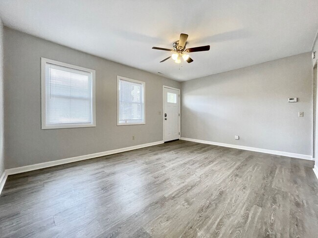 Building Photo - Two Bedroom Home in Norton Shores