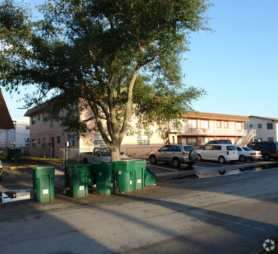Building Photo - 3761 SW 59th Ter