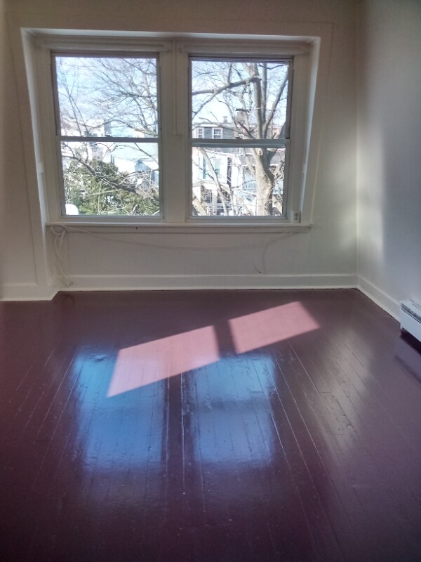 1029 Penn St Unit 3rd floor rear, Reading, PA 19601 Room for Rent in