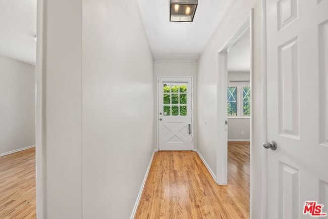 Foto del edificio - 15328 Vose St