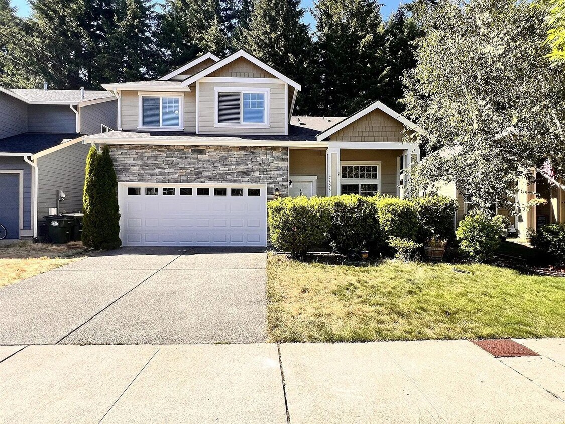 Foto principal - Beautiful Spacious 4bd 2bath Available Oct...