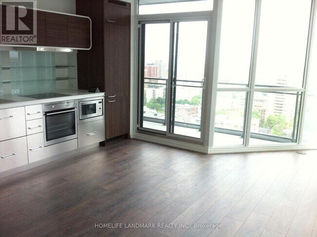 Photo du bâtiment - 45 Charles St E