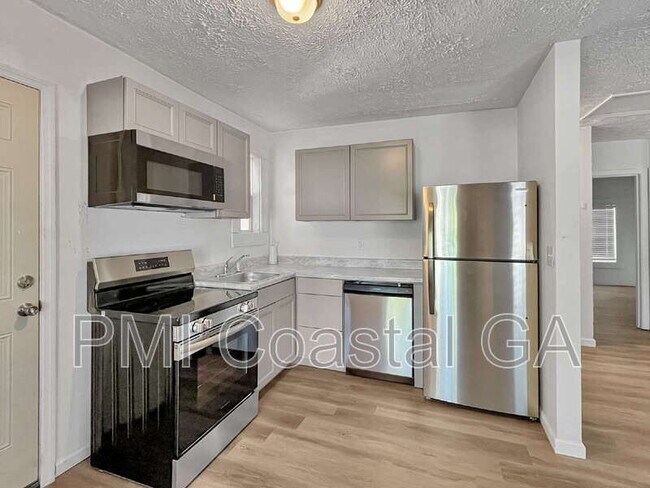 Building Photo - 1123 E 53rd St