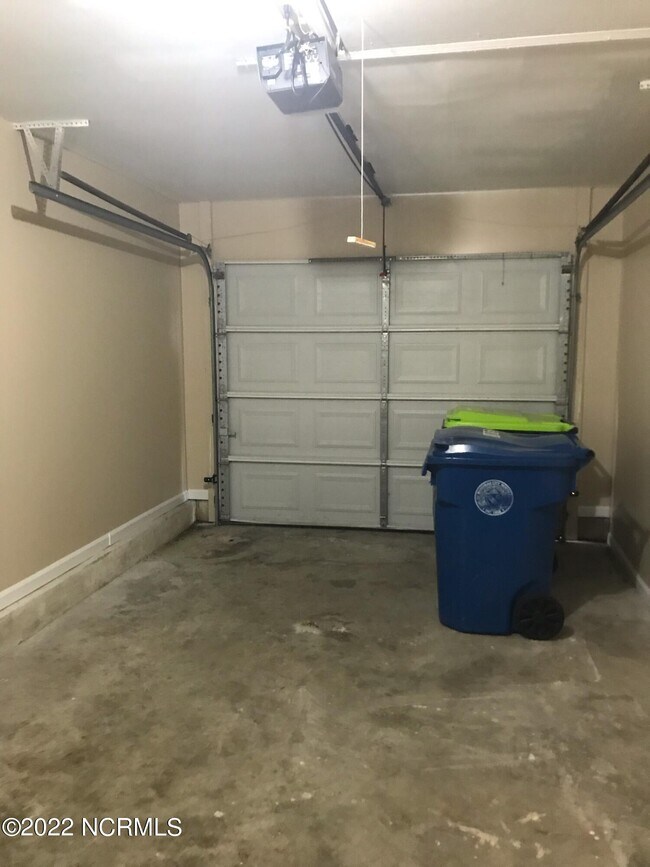 Building Photo - 3811 Galantis Dr