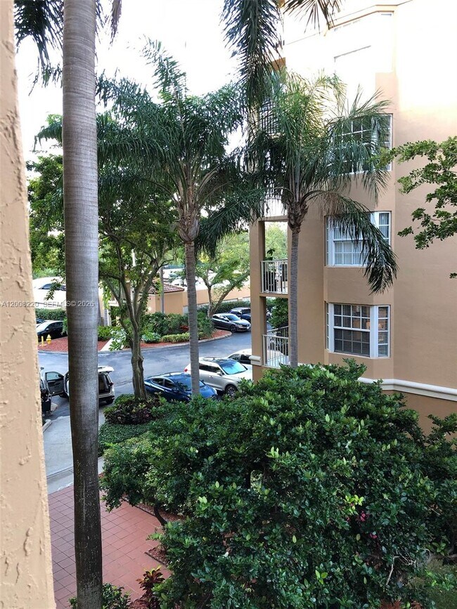 Foto del edificio - 19555 E Country Club Dr