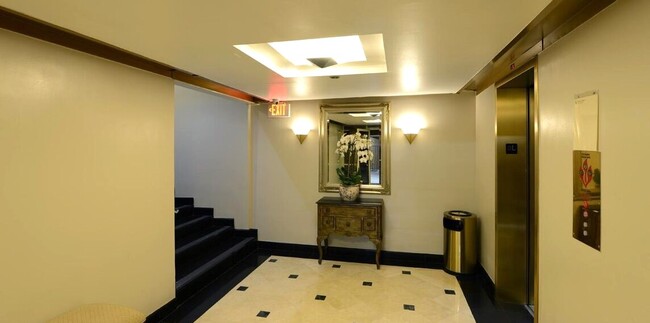 Building Photo - 10535 Wilshire Blvd
