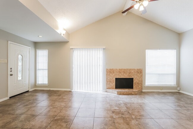 Building Photo - 6395 Crossway Dr