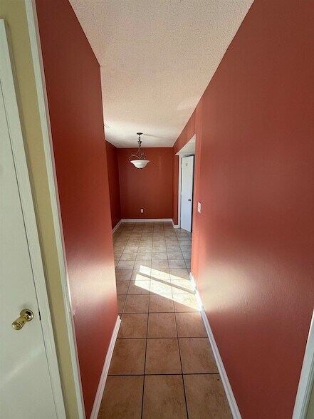 Building Photo - 951 Plantation Dr