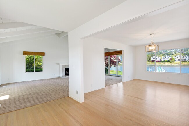 Foto del edificio - 416 Riviera Cir