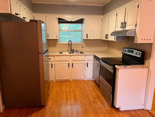 Foto del edificio - 903 Bristol Dr