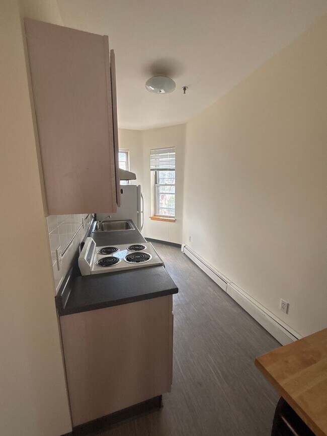 Foto del edificio - Bright 1BR with Heat & Hot Water Included Near Cleveland Circle