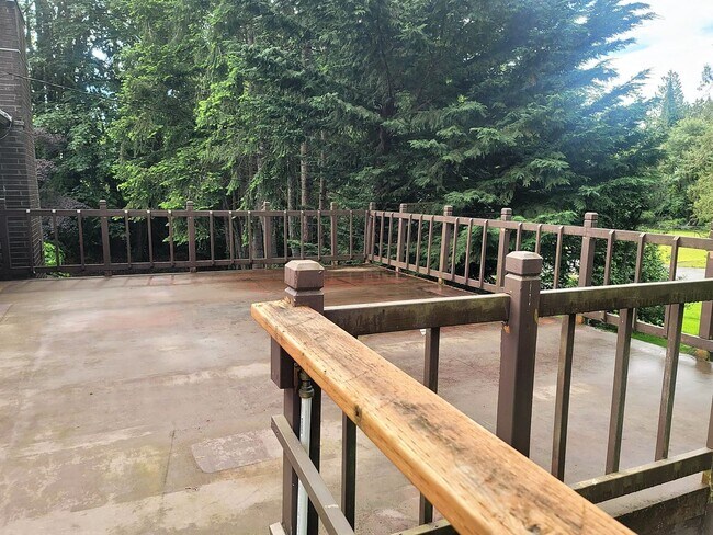 Foto del edificio - 3 Bedroom Home Convenient Bremerton Location!